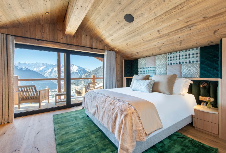 Luxury suite with mountain view and balcony